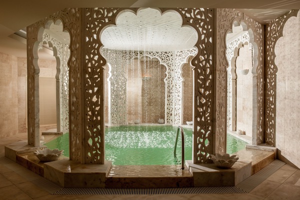 Indoor spa tub