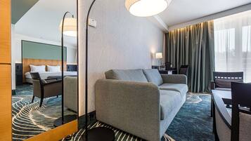 Caja de seguridad en la habitación y escritorio