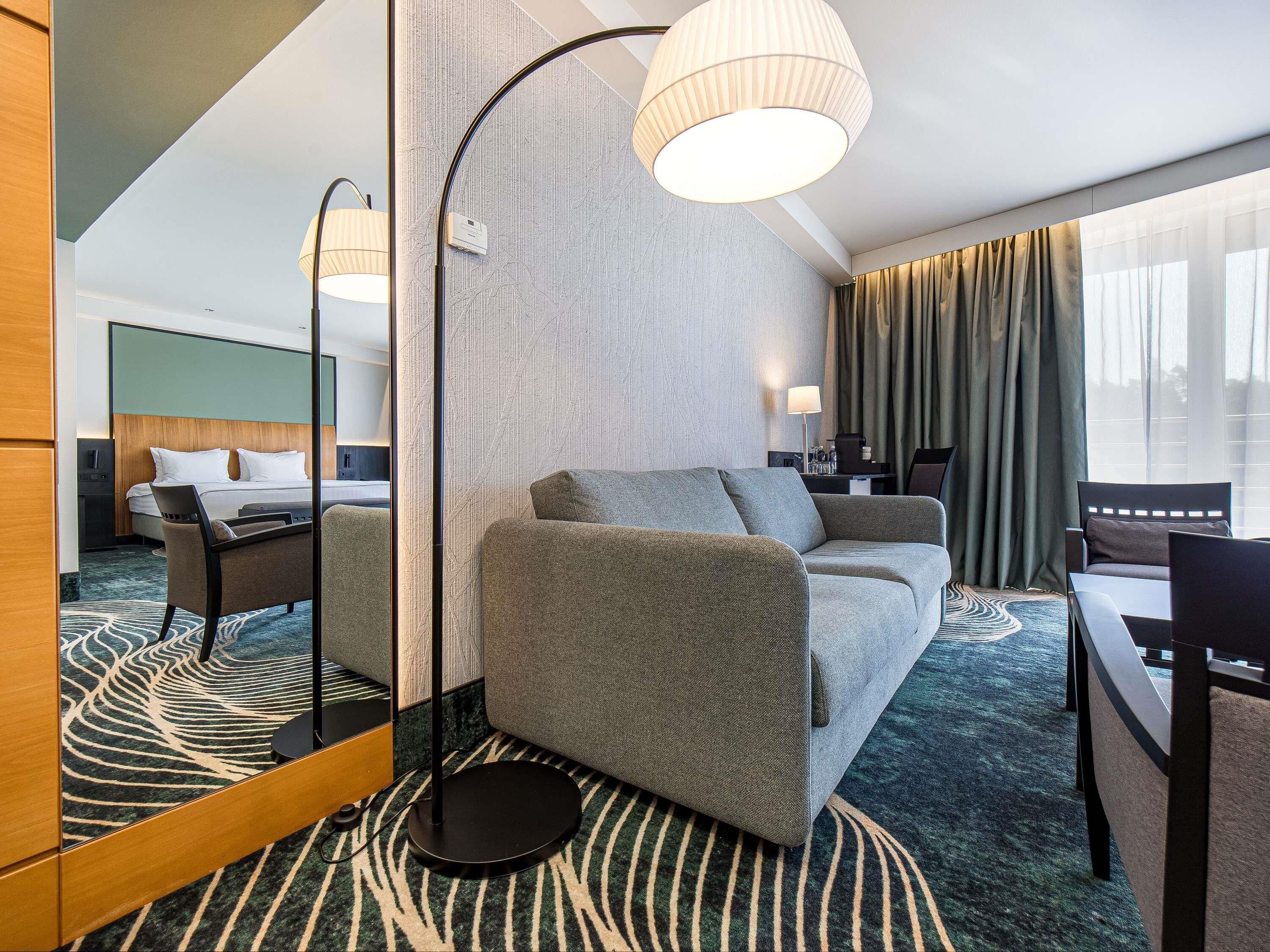 In-room safe, desk, soundproofing, iron/ironing board