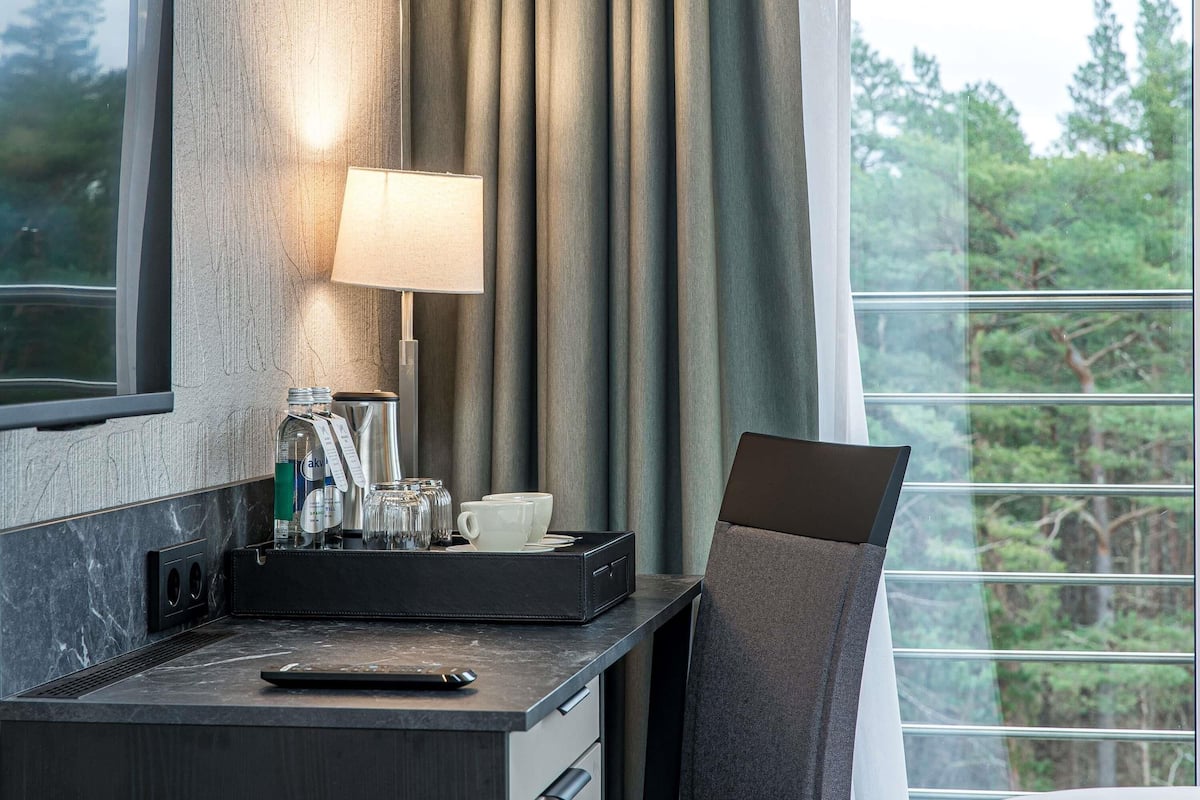 Classic Room, 1 Double Bed | In-room safe, desk, soundproofing, iron/ironing board