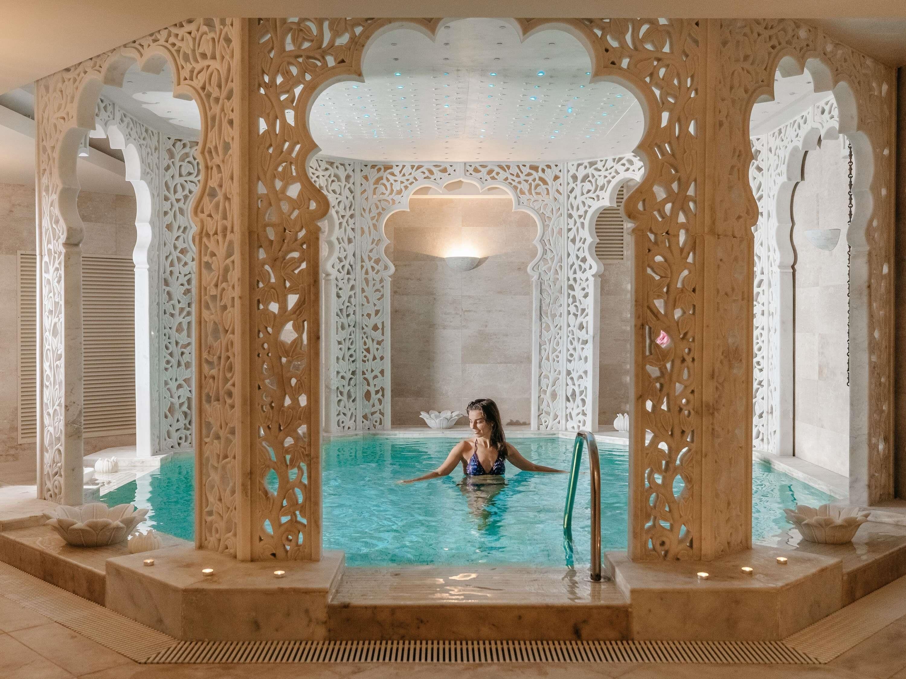 2 indoor pools, seasonal outdoor pool, sun loungers