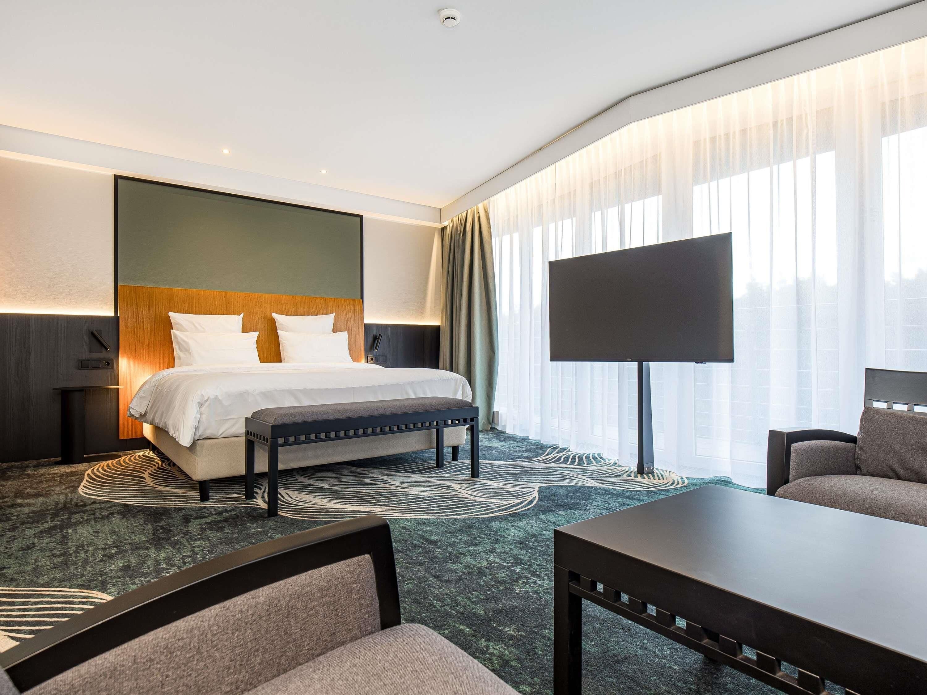 In-room safe, desk, soundproofing, iron/ironing board