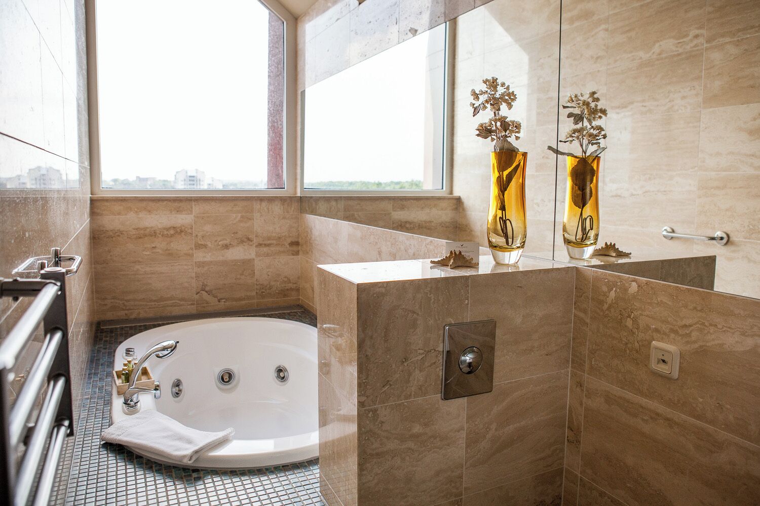 executive suite, 1 king bed | bathroom | rainfall showerhead, free toiletries, hair dryer, bathrobes