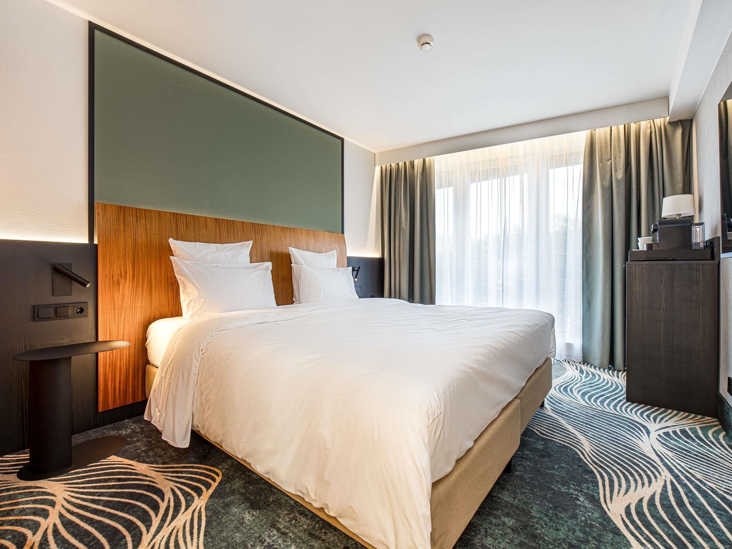 Superior Room, 2 Twin Beds | In-room safe, desk, soundproofing, iron/ironing board