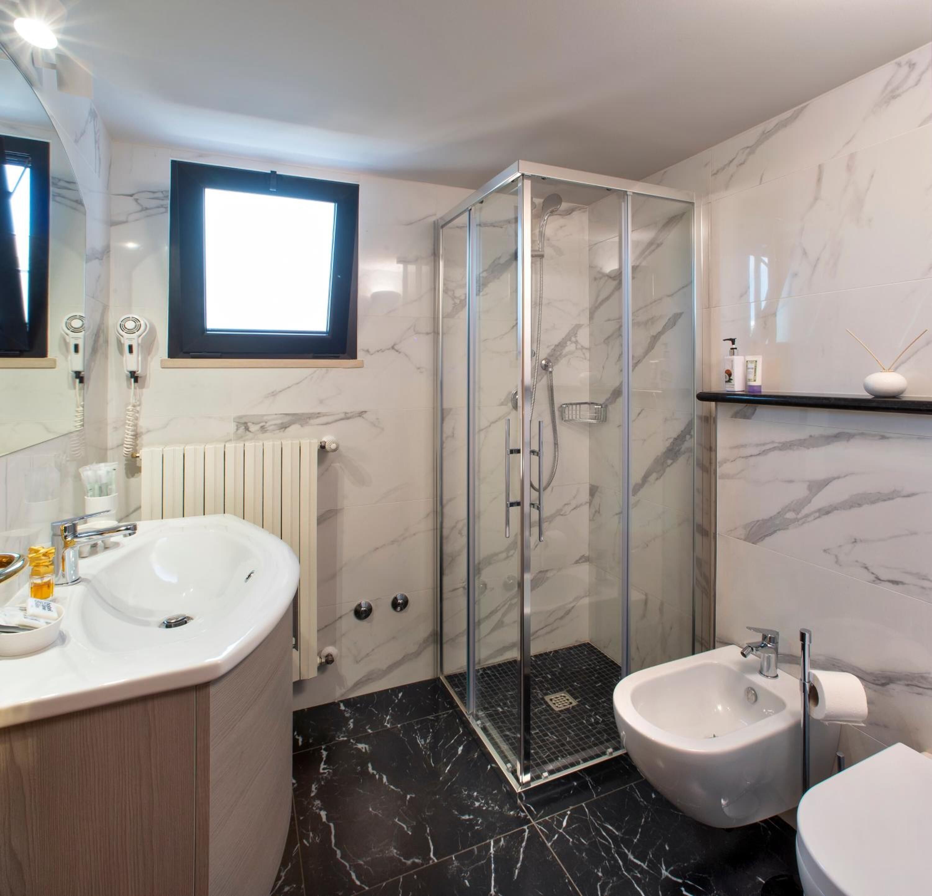 shower, rainfall showerhead, hair dryer, bidet