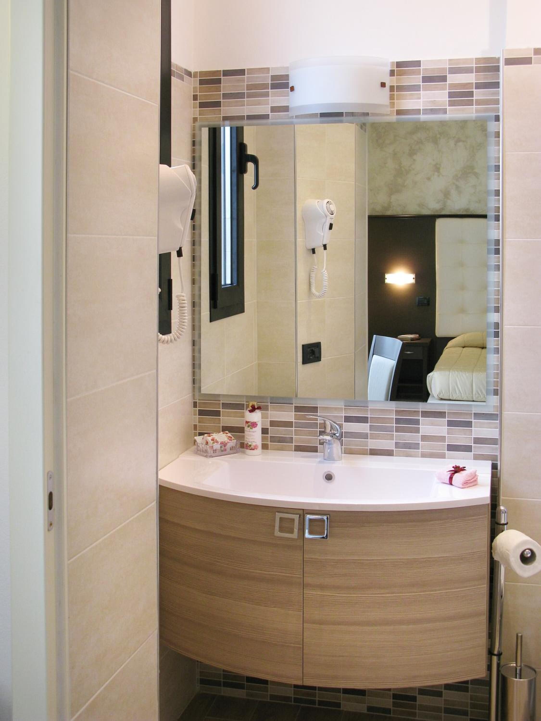 shower, rainfall showerhead, hair dryer, bidet