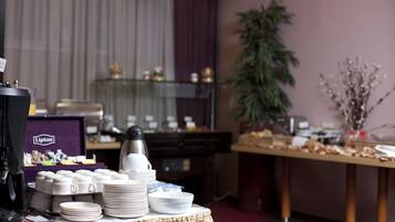 Daily continental breakfast (RON 45 per person)