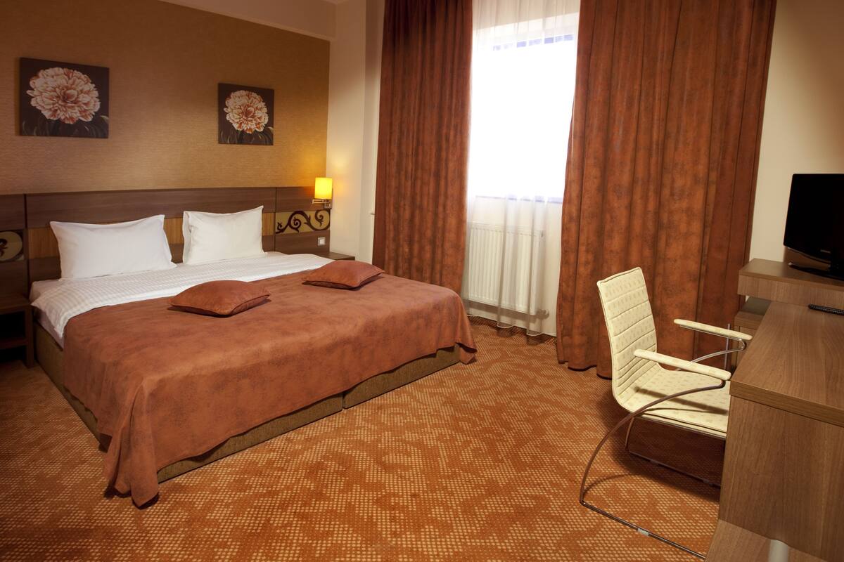 Minibar, in-room safe, desk, soundproofing