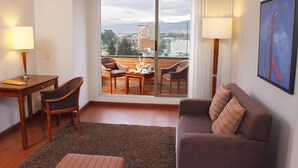 32-inch TV with cable channels - Hotel Estelar de La Feria (Bogotá)