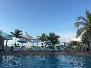 Outdoor pool - Hotel Tropical Inn (Cartagena)