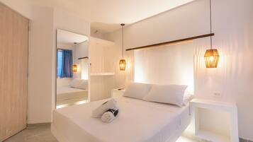 Quadruple Room | Minibar, WiFi, bed sheets