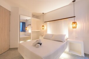 Quadruple Room | Minibar, WiFi, bed sheets