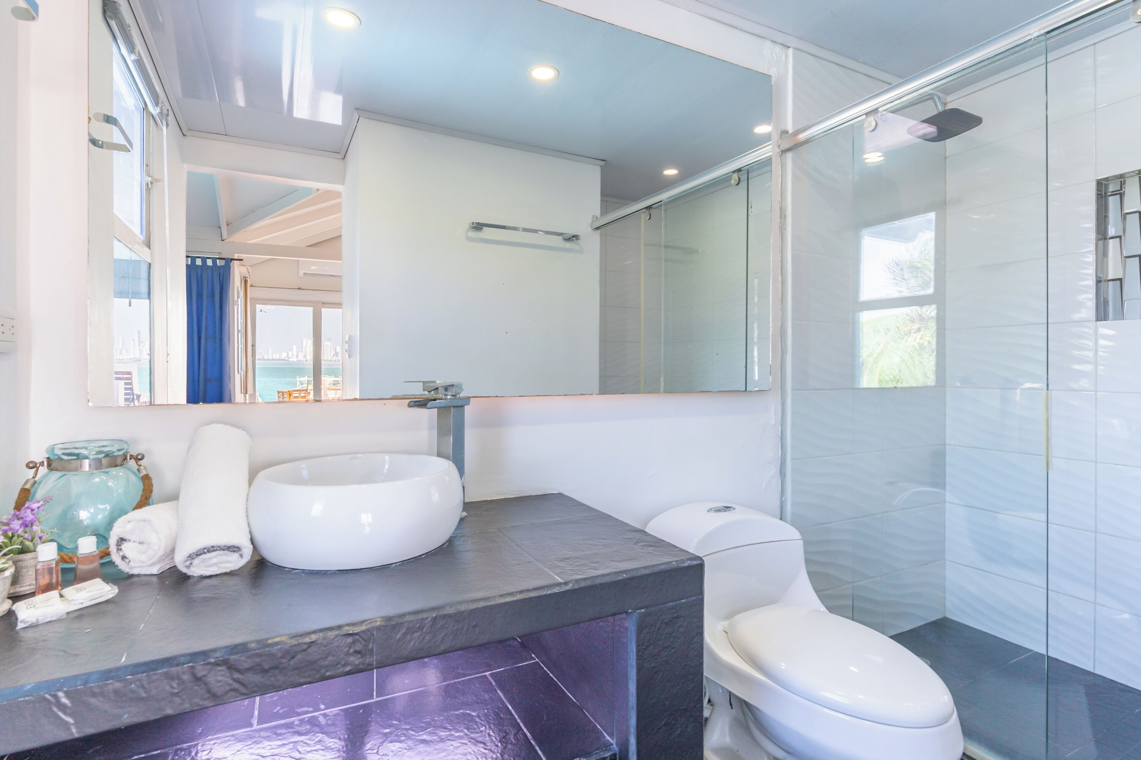 Superior Studio Suite | Bathroom | Shower, hair dryer, towels, soap