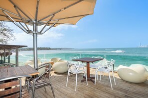 On the beach, white sand - Hotel Tropical Inn (Cartagena)