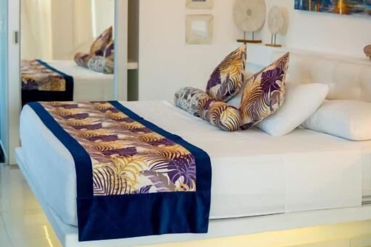 Superior Studio Suite | Minibar, WiFi