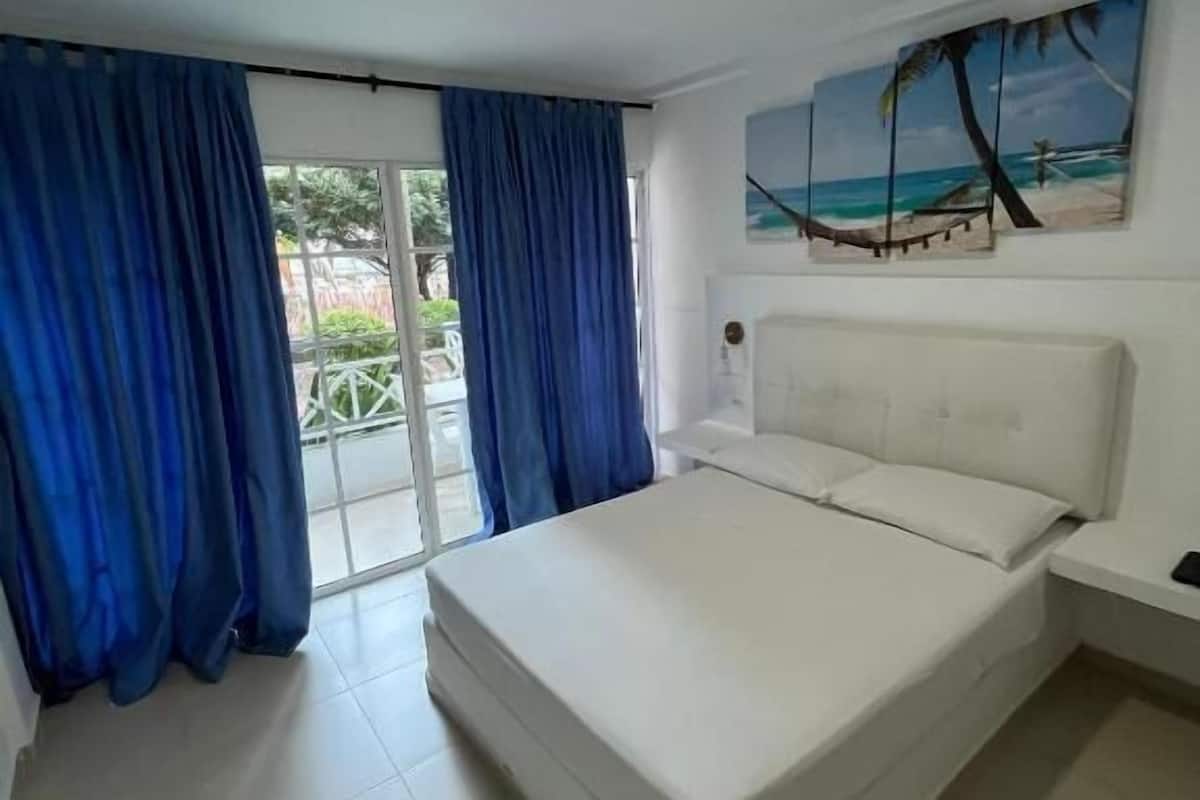 Quadruple Room | Minibar, WiFi