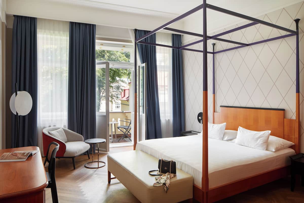 double room, balcony | 1 bedroom, minibar, in-room safe, individually decorated