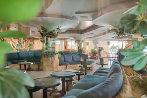 Poolside views -  KAKTUS Hotel Benikaktus (Benidorm)