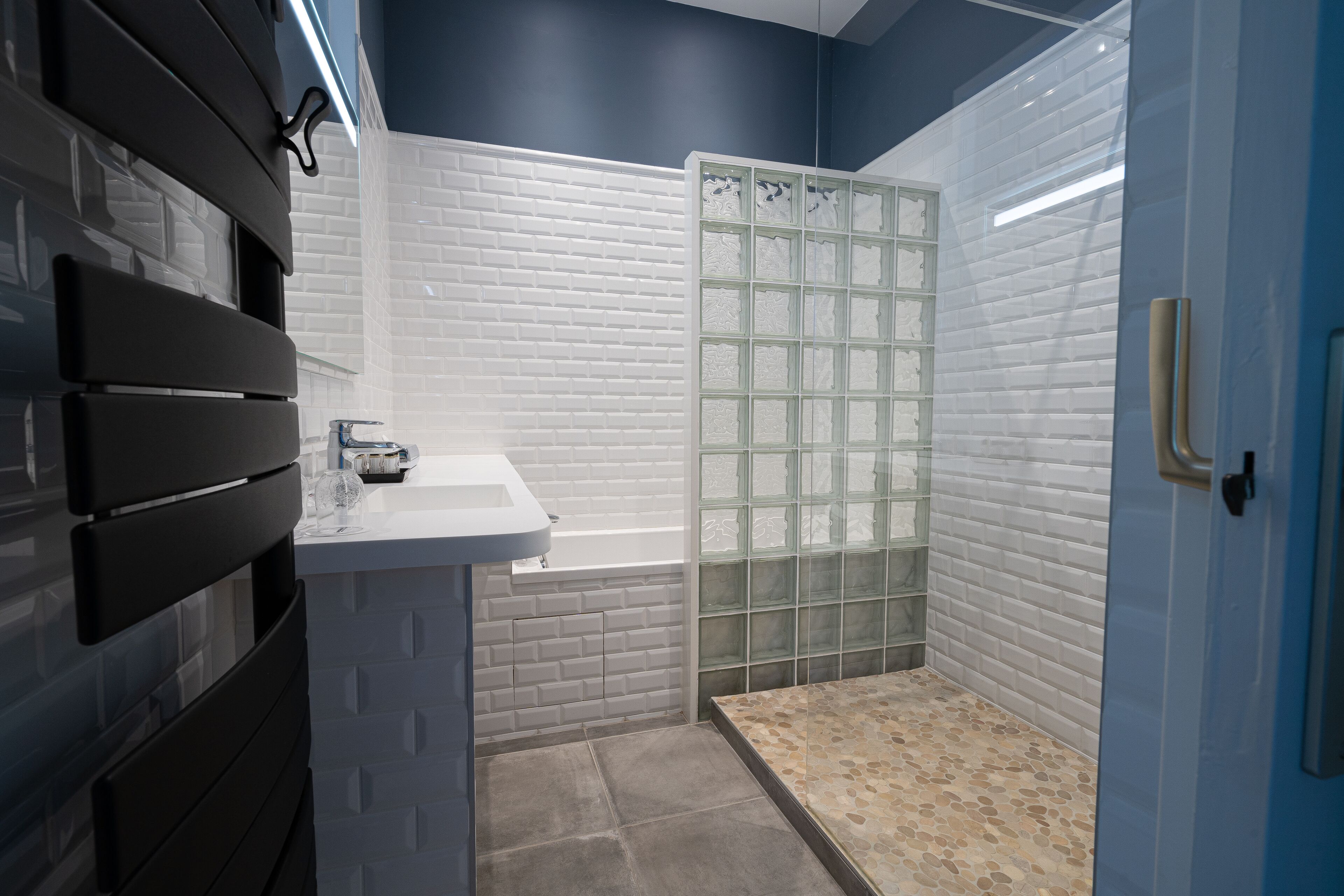 family room, terrace | bathroom | free toiletries, hair dryer, towels