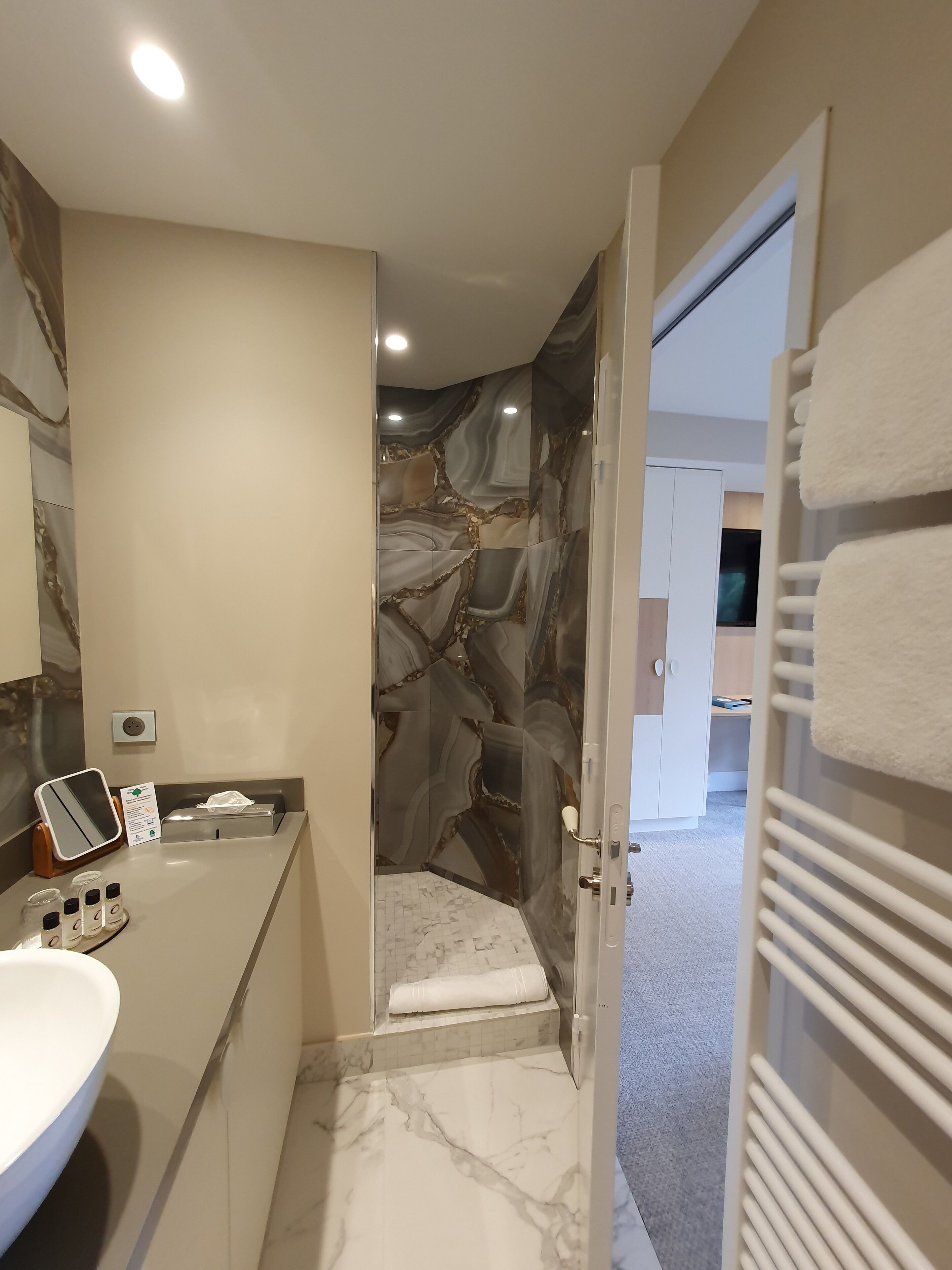superior double room | bathroom | free toiletries, hair dryer, towels