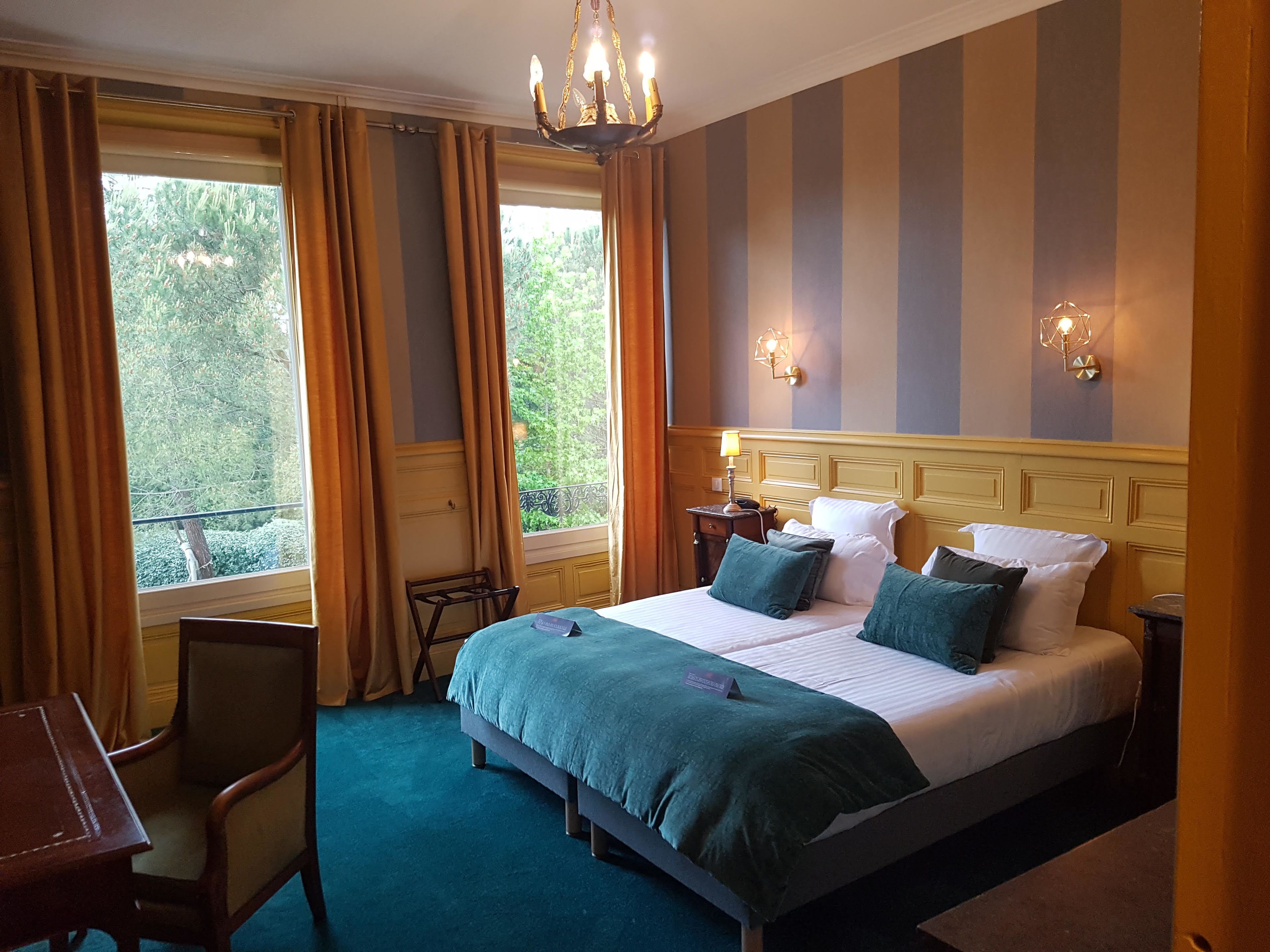 superior double room | 1 bedroom, in-room safe, individually furnished, desk