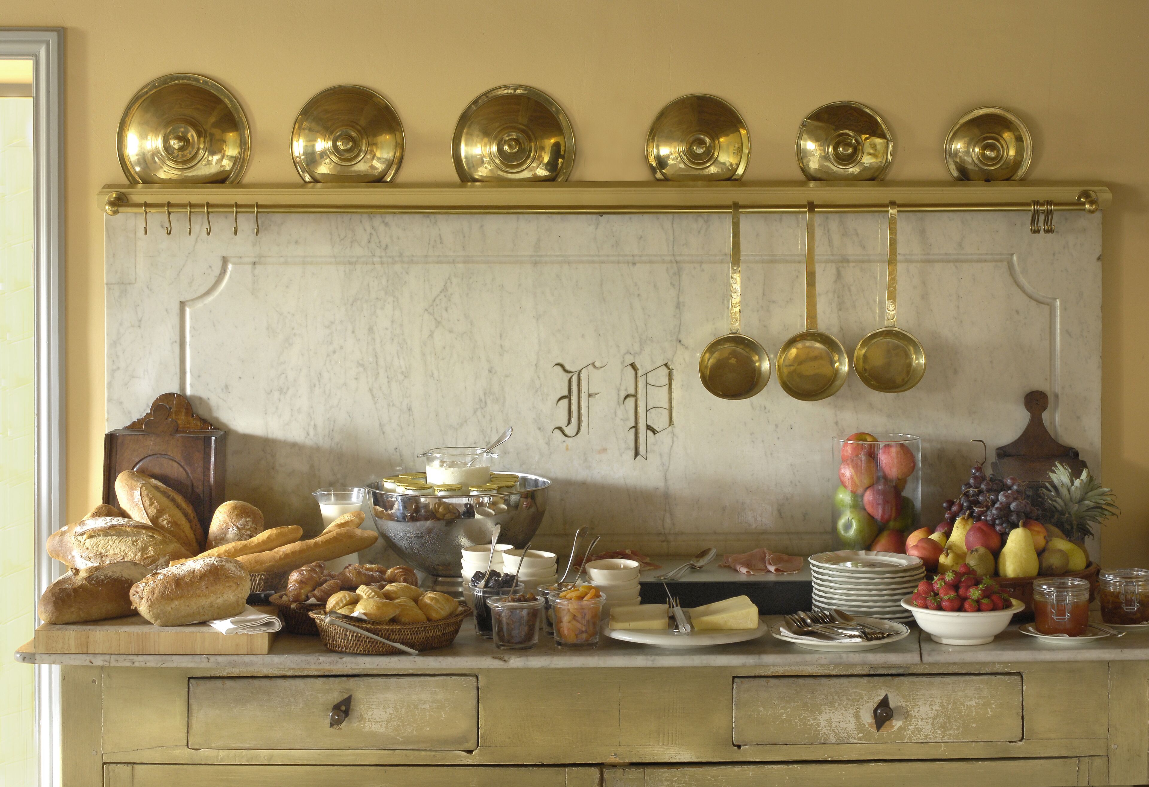 daily buffet breakfast for a fee