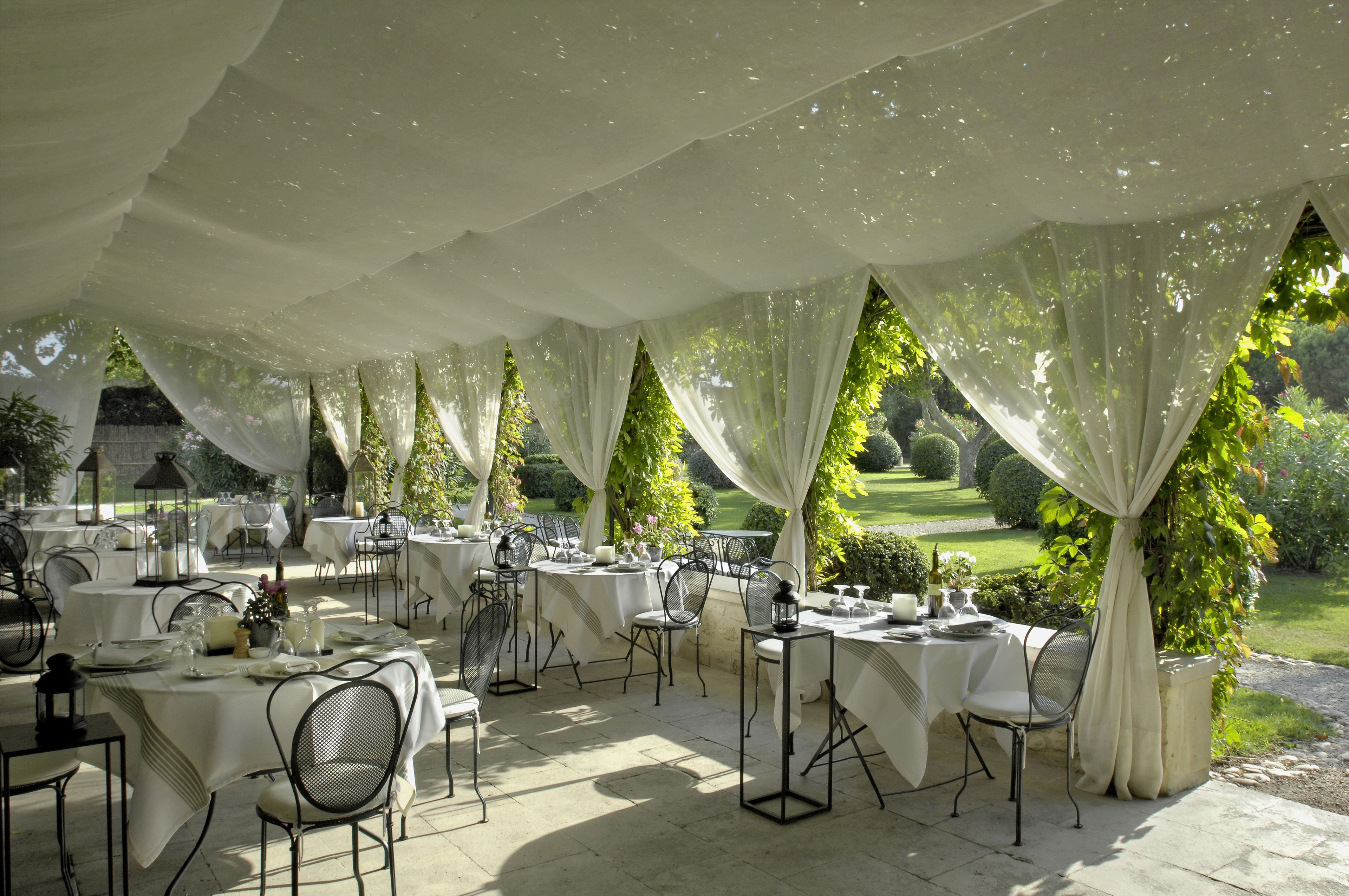 2 restaurants, breakfast, lunch, dinner served; French cuisine 