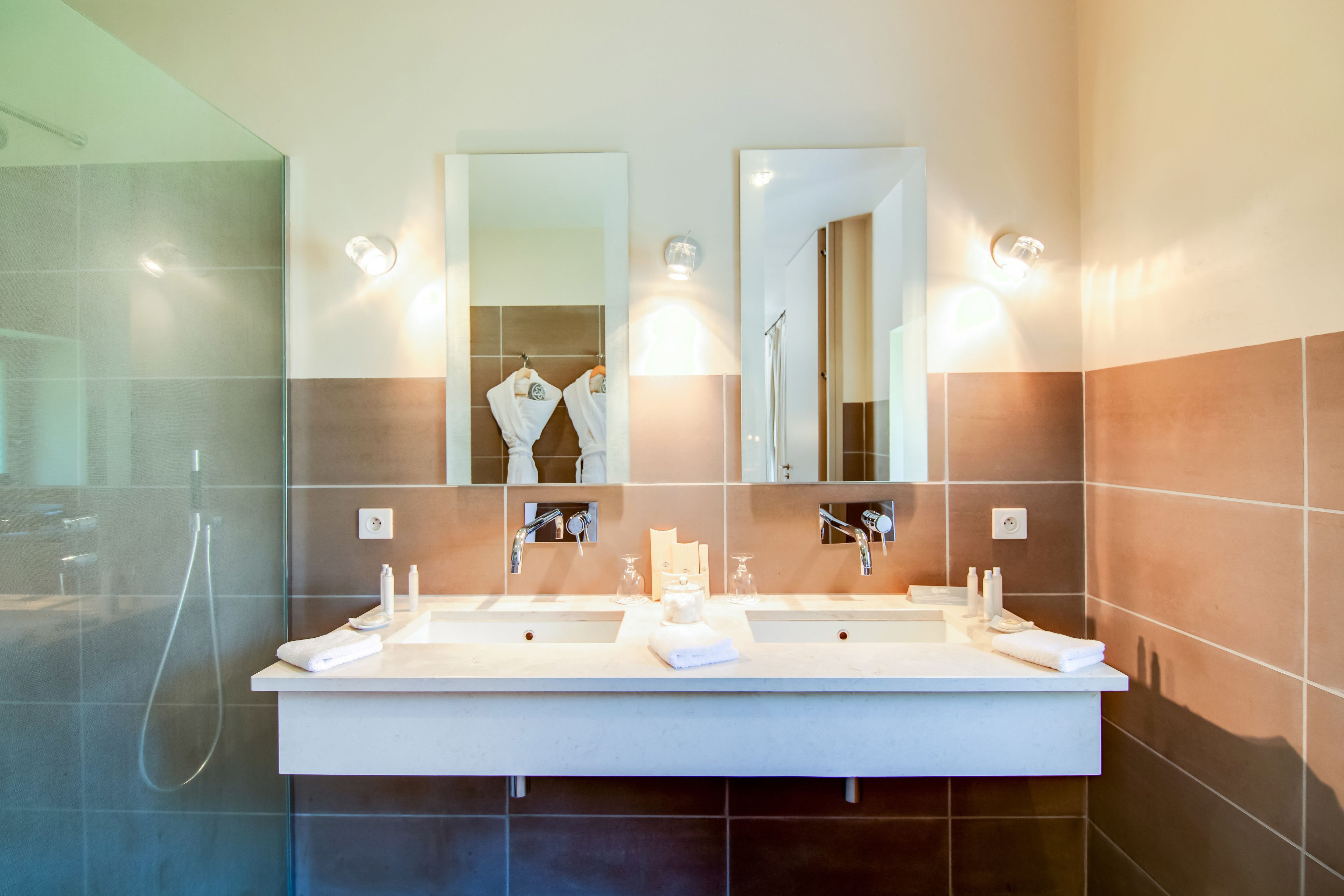 junior suite | bathroom shower