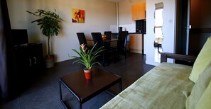 Apartment 4 pers. | Living area | TV - Les Palatines - Residence (Saint-Etienne)