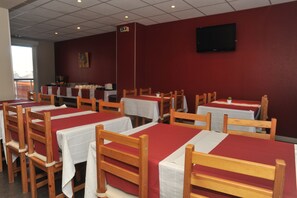 Daily buffet breakfast for a fee - Les Palatines - Residence (Saint-Etienne)