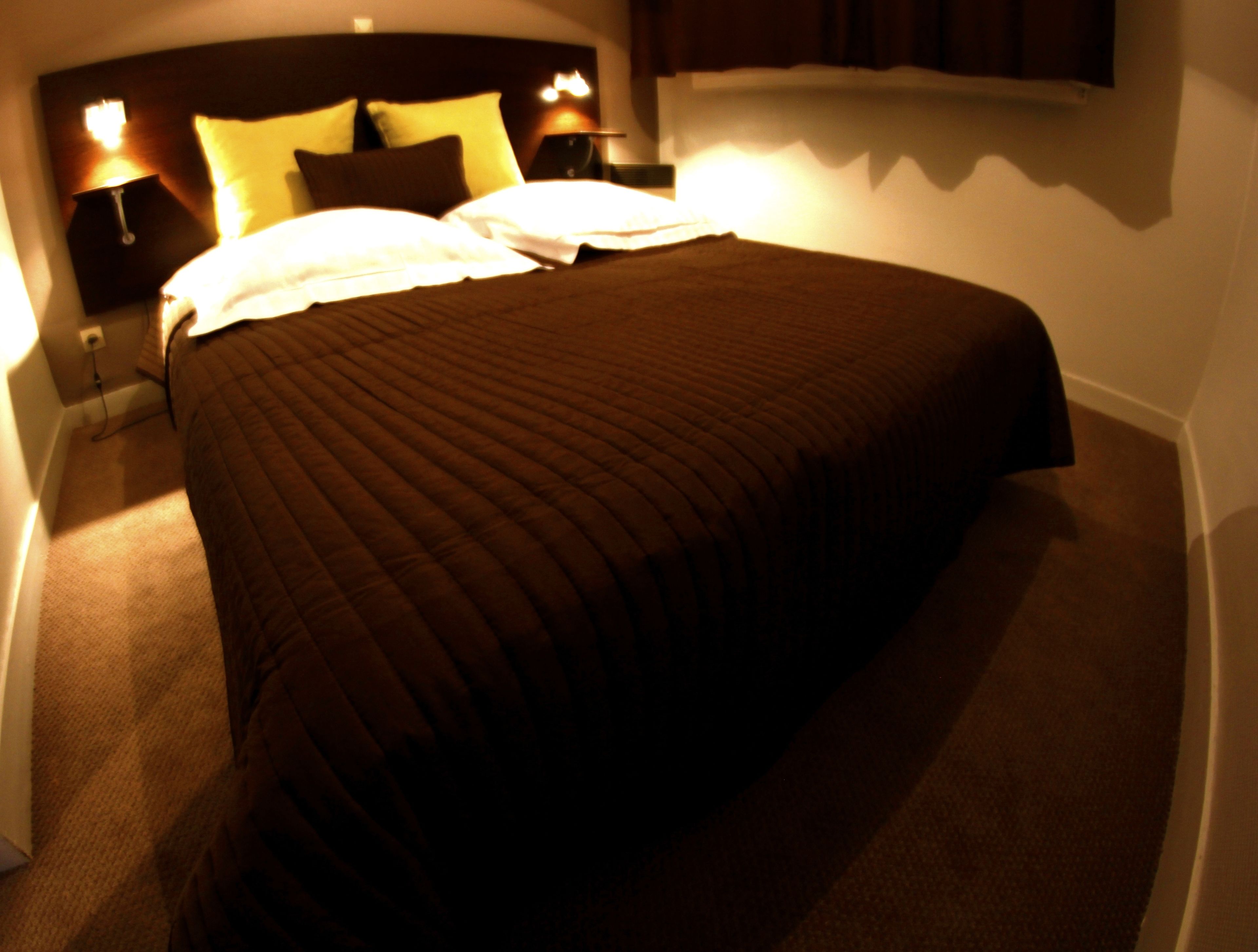 Ropa de cama de alta calidad, cortinas blackout y insonorización 