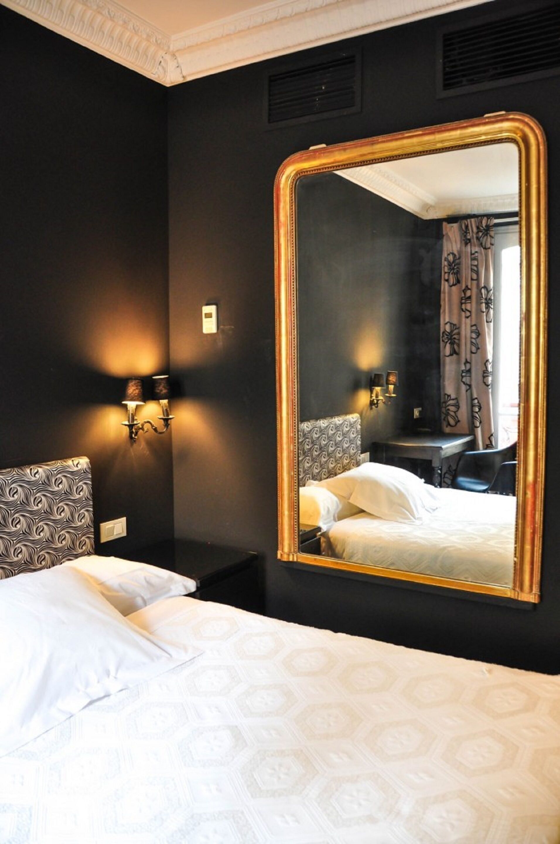 Skrivebord, lydisolert, wi-fi (inkludert) og sengetøy