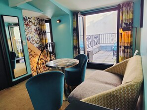 Duplex Suite, Terrace | Desk, soundproofing, free WiFi, bed sheets - Hôtel Noir (Paris)