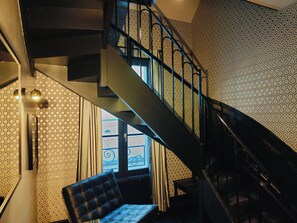 Desk, soundproofing, free WiFi, bed sheets - Hôtel Noir (Paris)