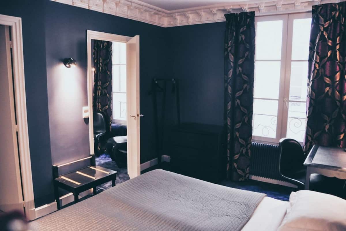 Junior Suite (with 1 Double Bed and 1 single)