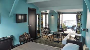 Duplex Suite, Terrace | Desk, soundproofing, free WiFi, bed sheets