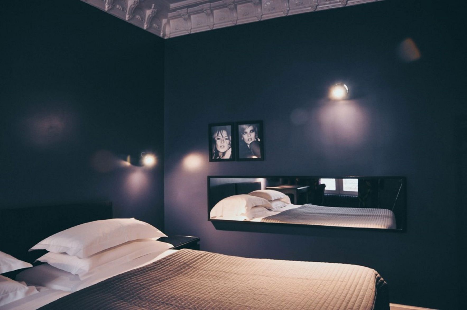 Desk, soundproofing, free WiFi, bed sheets