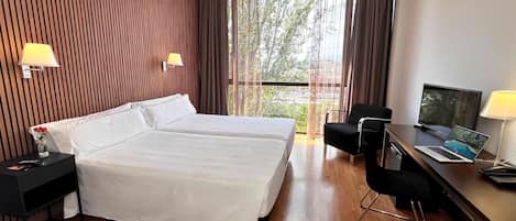 Standard Twin Room (Standard twin + 2 camas individuales) | Bathroom