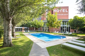 Indendørs pool, sæsonbestemt udendørs pool