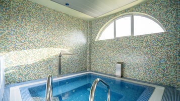 Indoor pool, pool loungers