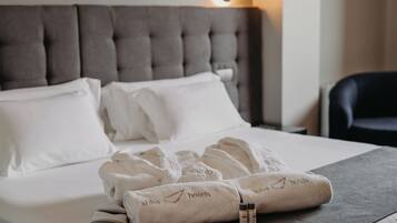 Habitación superior | Ropa de cama hipoalergénica, minibar, caja fuerte