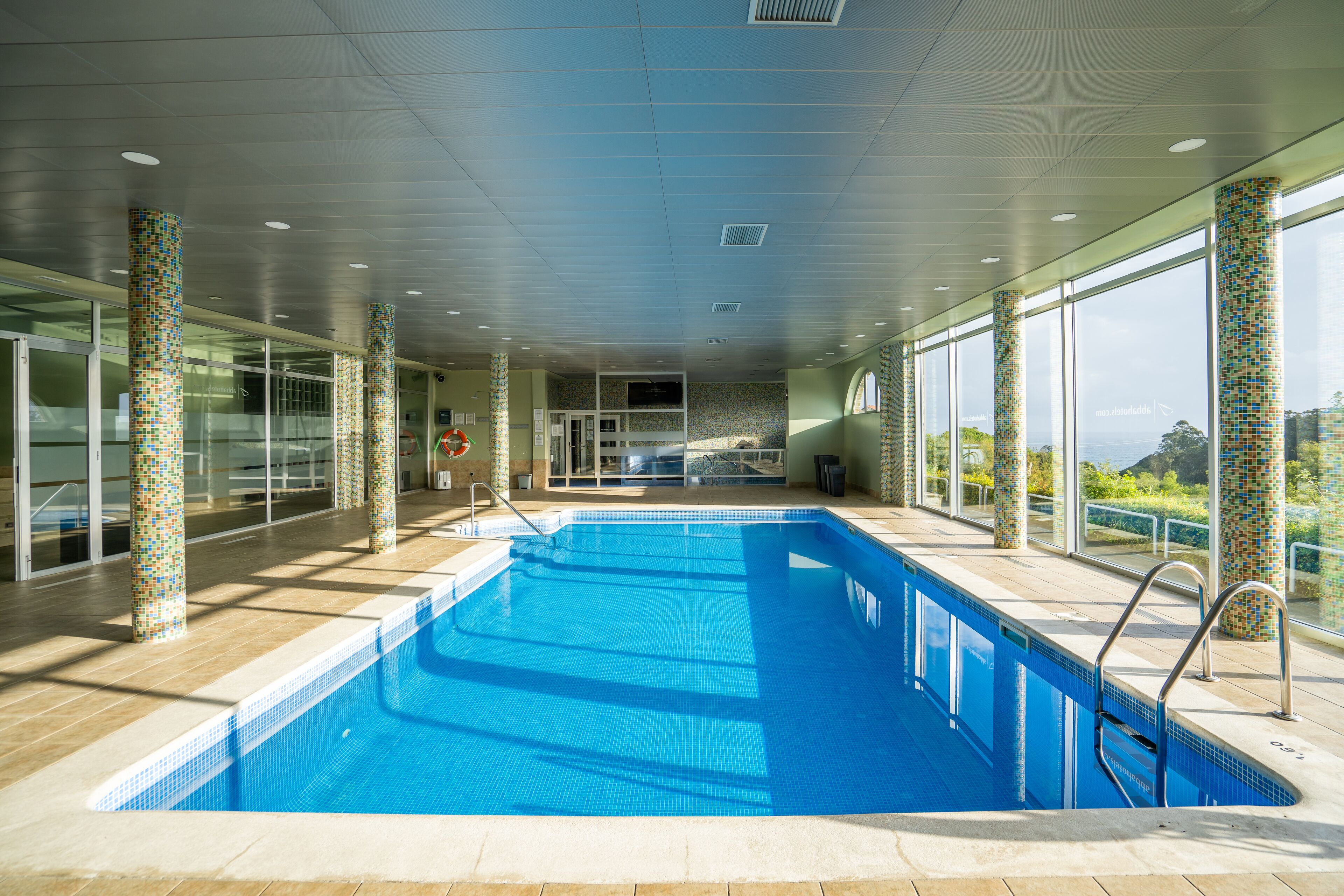 sauna, hot tub, steam room, turkish bath/hammam, 2 treatment rooms