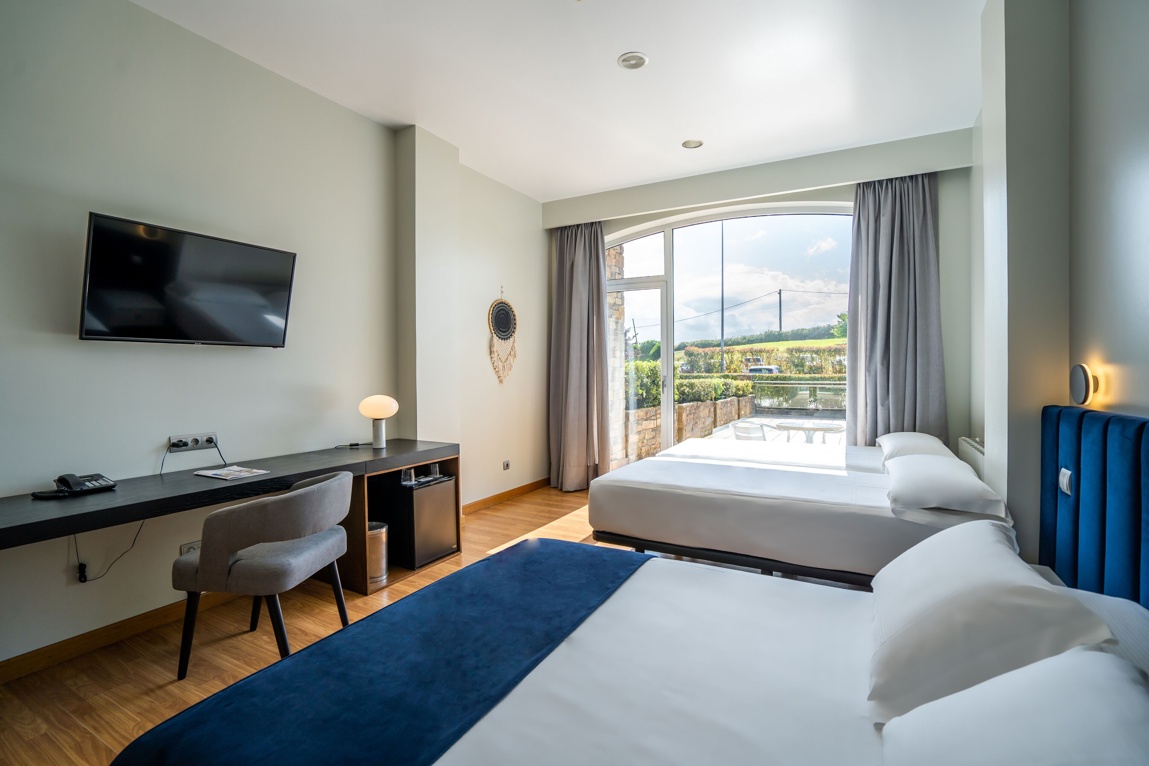 family room | hypo-allergenic bedding, minibar, in-room safe, individually furnished