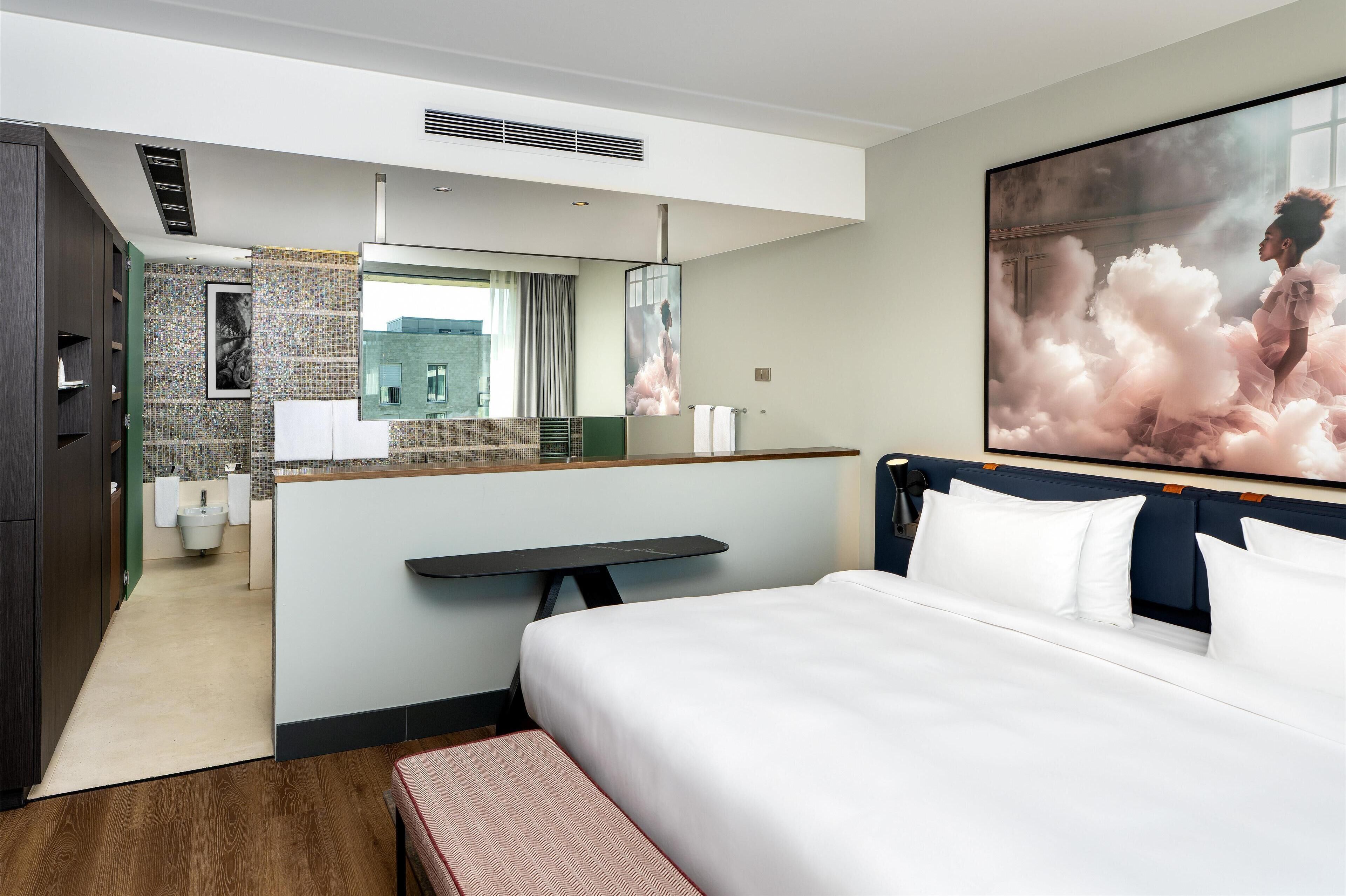 suite, 1 bedroom | premium bedding, minibar, in-room safe, desk