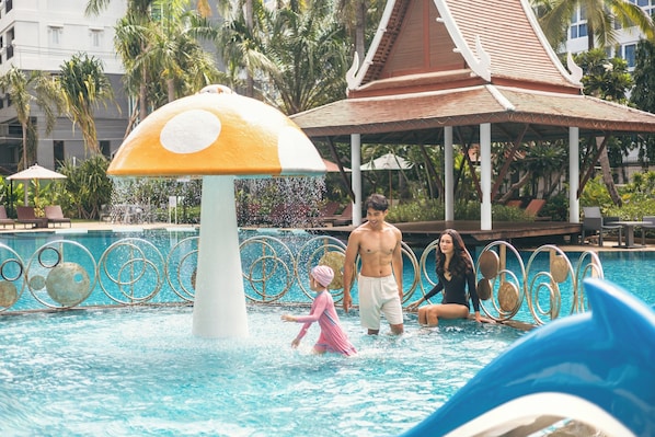 Outdoor pool, pool umbrellas, sun loungers