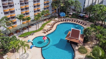 Outdoor pool, pool umbrellas, sun loungers