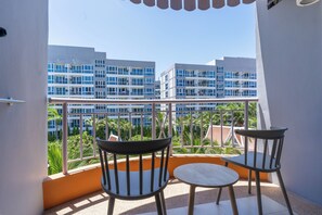 Superior Double Room with Balcony | Balcony - Heeton Concept Hotel Pattaya by Compass Hospitality (Pattaya)