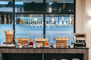 Daily buffet breakfast for a fee - Heeton Concept Hotel Pattaya by Compass Hospitality (Pattaya)