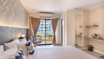 Superior Double Room with Balcony | 1 quarto, frigobar, cofres nos quartos, escrivaninha