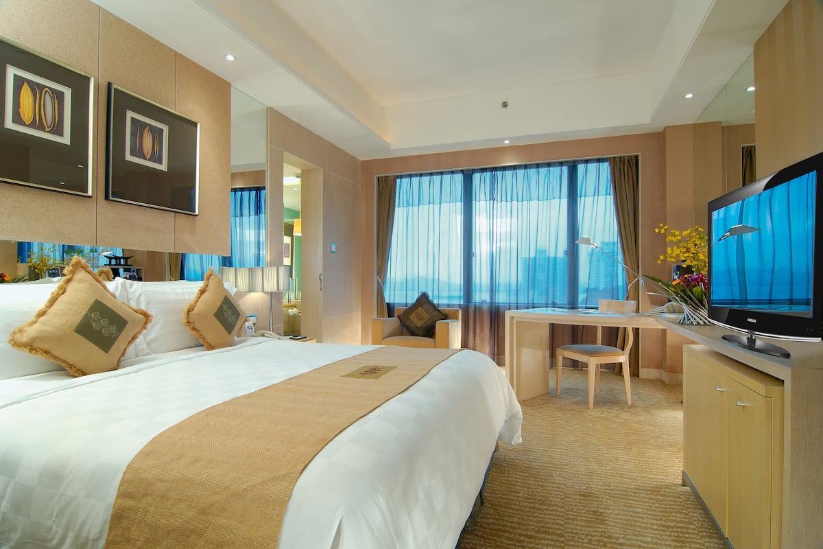 Superior Room, 1 Double Bed | Premium bedding, minibar, in-room safe, desk